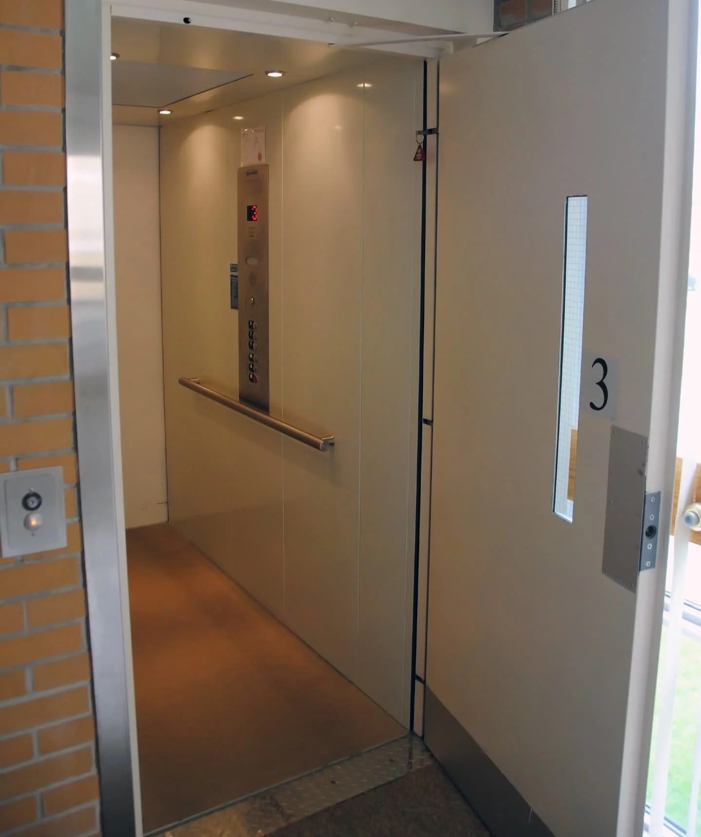 Savaria Prolift enclosed vertical platform lift exterior