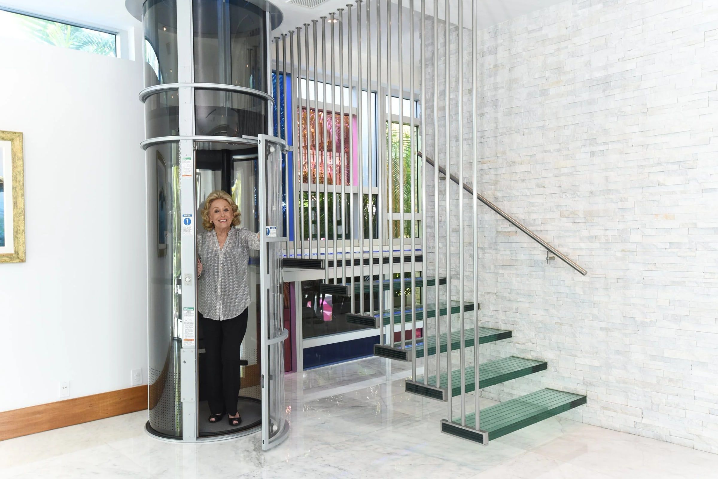 PVE52 wheelchair-accessible pneumatic elevator
