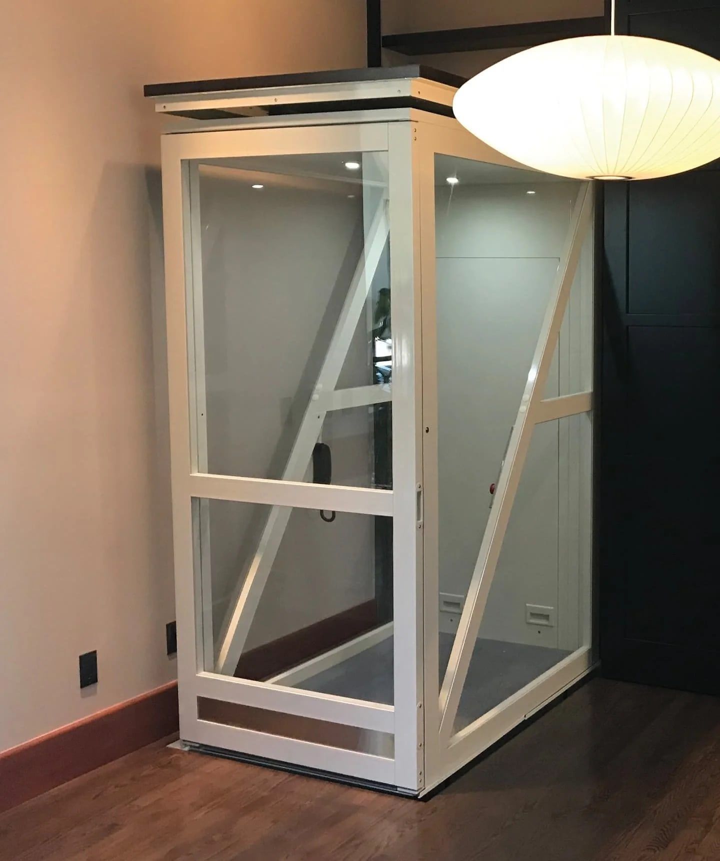 Savaria Telecab17 with glass panels at the upper floor