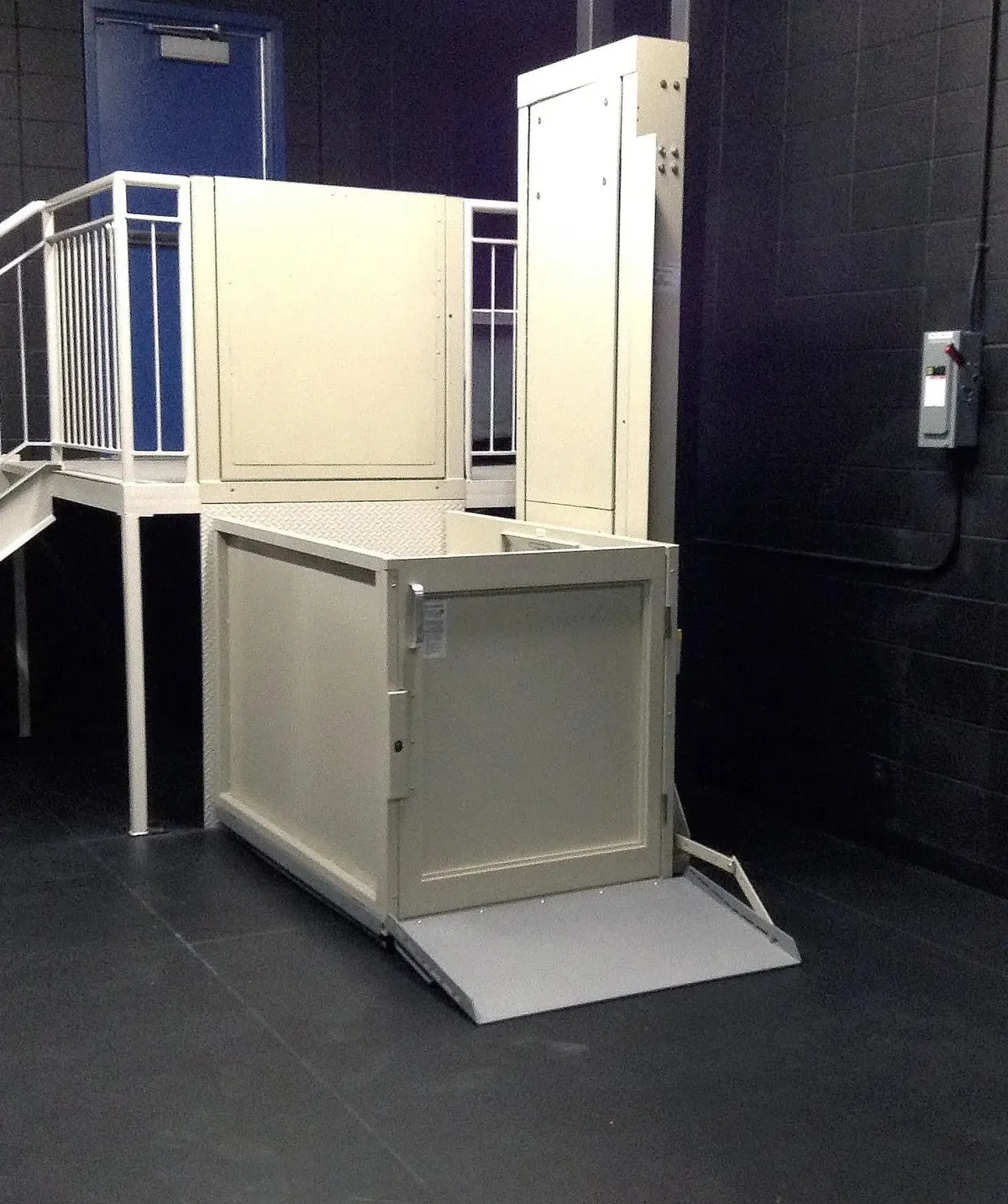 Savaria V-1504 vertical platform lift at a residential porch