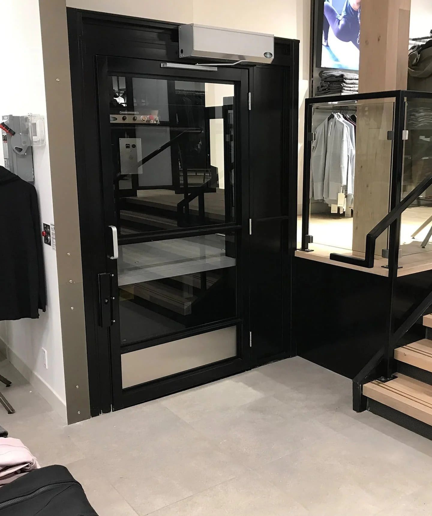 Open Savaria V-1504 platform lift at a deck