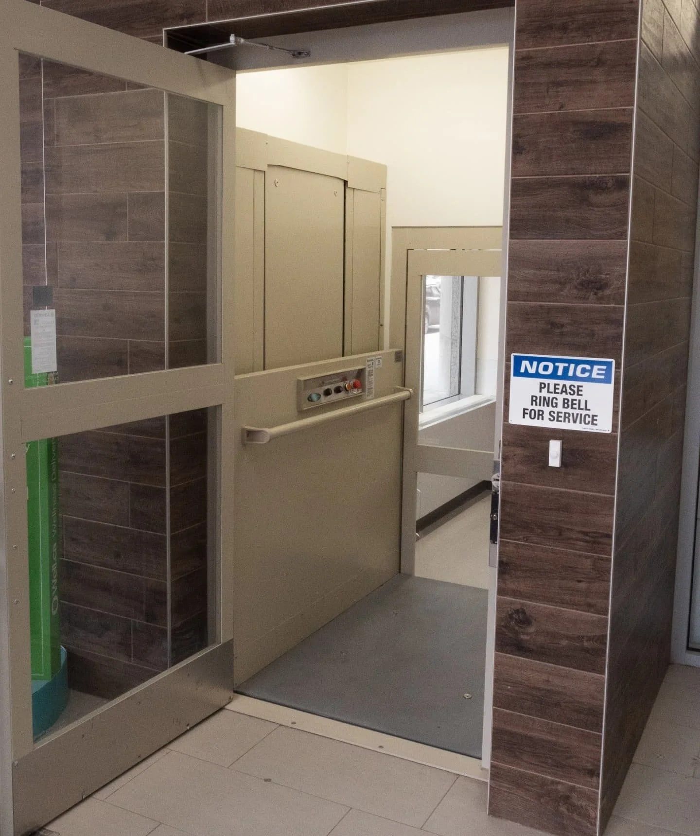 Savaria V-1504 unenclosed vertical platform lift at a porch